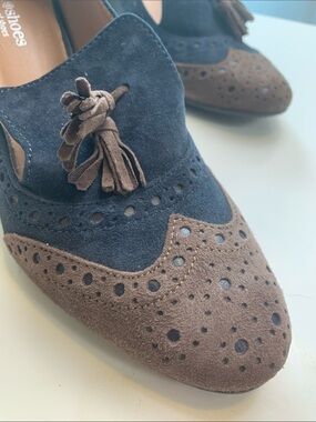 Women's Two-Tone Suede Block Heel Pumps - Navy and Brown